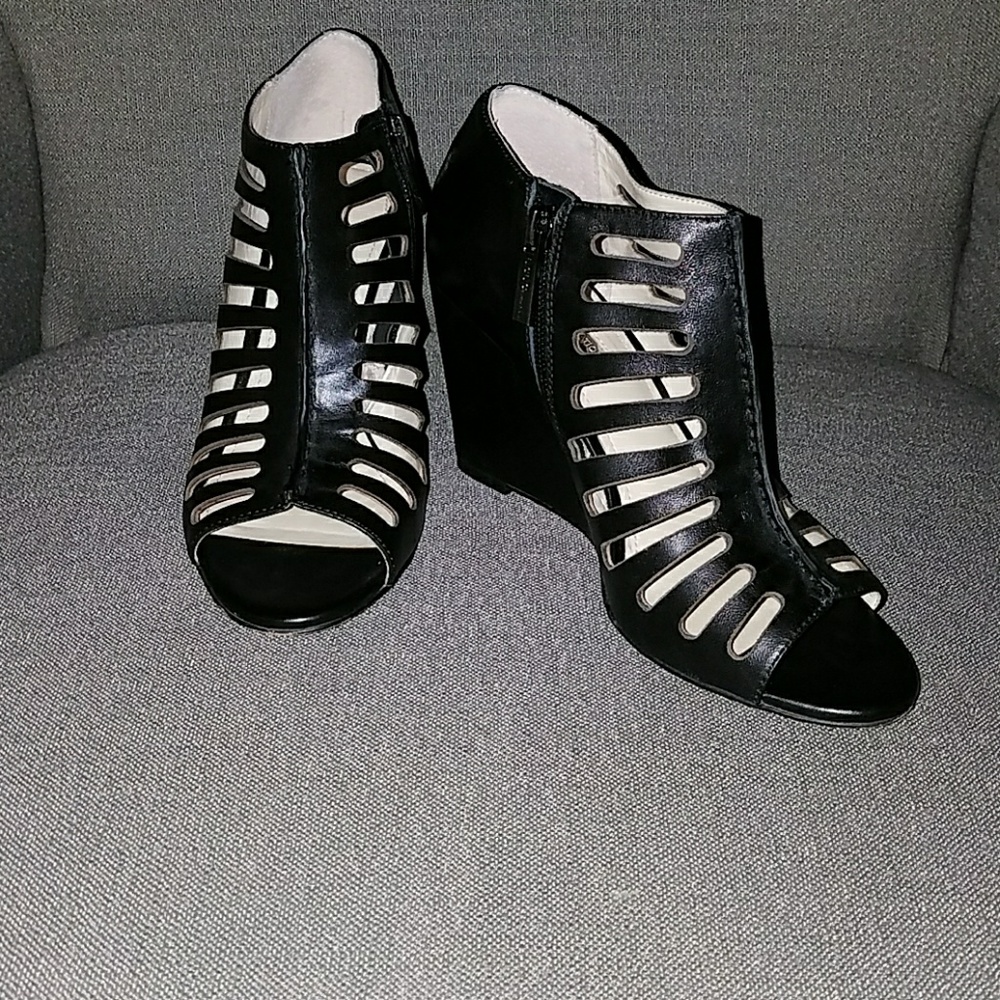BCBGENERATION black leather cut out wedges size 7
